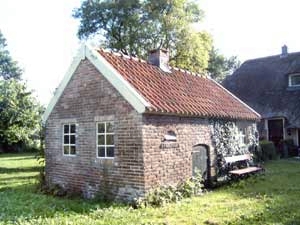 bakhuisje, loeki leeuwerik, arriën (ommen); site was ooit: www.loekileeuwerik.nl