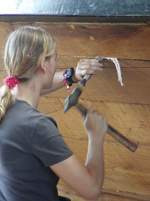 breeuwen, breeuwwerk met moderne hamer, foto els van hoof