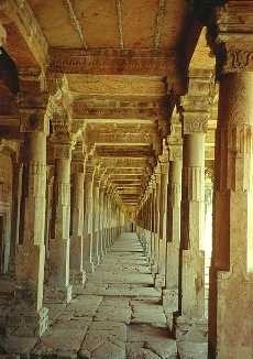 colonnade 3 saeulen