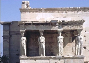 dragende zuilen: de kariatiden (klik voor groter)