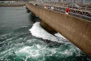groene stroom, getijdencentrale, barrage op de rance bij st.malo, bretagne, copyright andrea, www.andreabrewee.be (klik voor groter)
