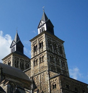 rondboogfries, op verschillende niveaus, sint servaas basiliek, maastricht, 2007, foto joostdevree