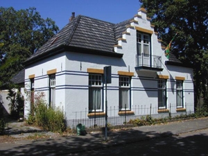 vlaamse gevel met balkon en openslaande balkondeuren, st. annastraat 440, nijmegen, www.nijmegen.nl (klik voor groter)